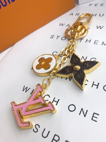 ميدالية لويس فيتون النسائية