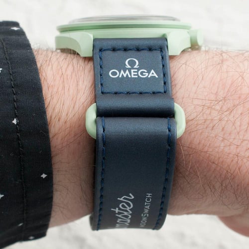 اوميغا سواتش مون سواتش تو ايرث