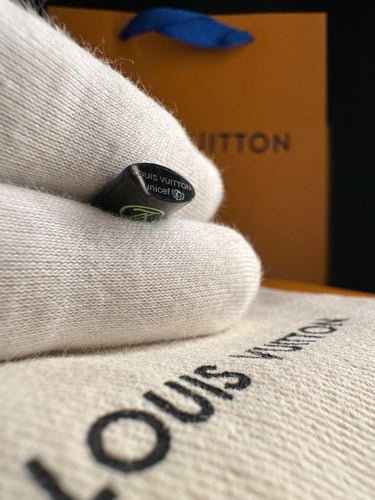 اسوارة لويس فيتون قفل اسود