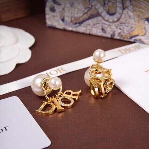 حلق ديور Dior ذهبي