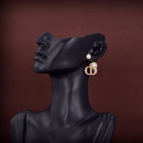 حلق ديور Dior ذهبي