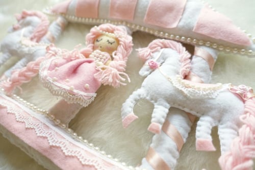 تعلقيه باب للمواليد