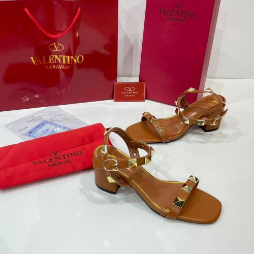 فالنتيو كعب عالي