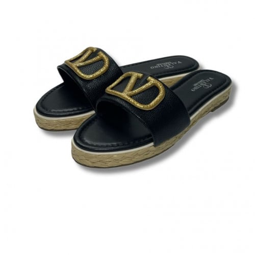 فالنتينو بشعار الماركة V‏