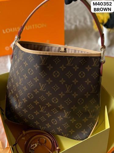 شنطة نسائية لويس فيتون LV