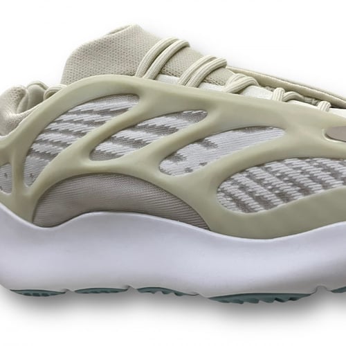 ايزي 700 نسائي