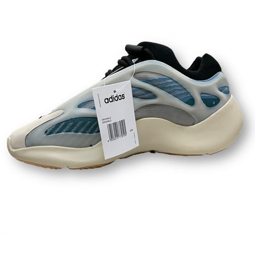 Adidas Yeezy 700
