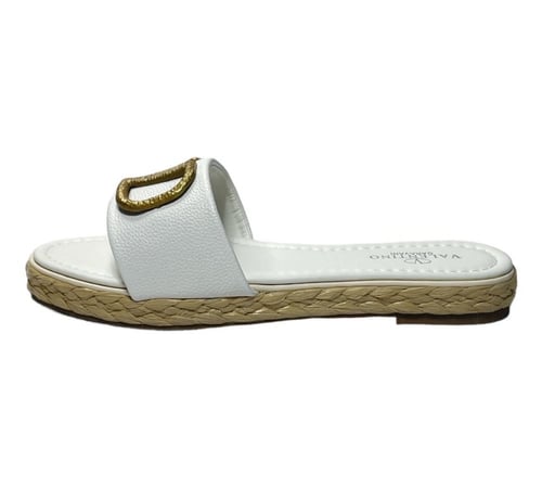 فالنتينو بشعار الماركة V‏