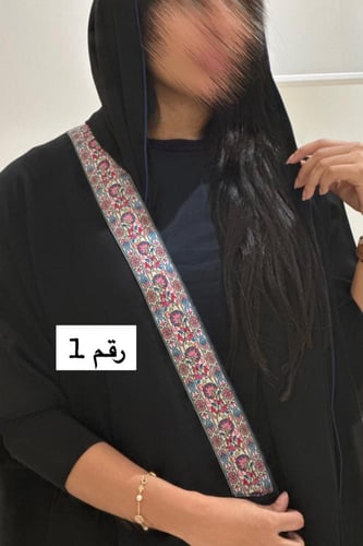 SU38 - عبايه ربع بشت واكمام ستريتش وكلف منوعه