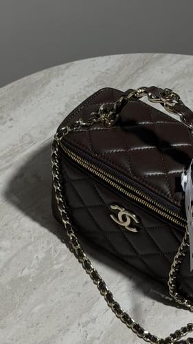 شنطة شانيل فانيتي ( لون بني )