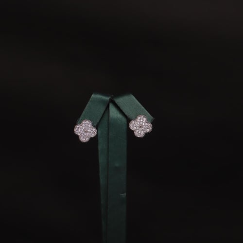 طقم نسائي فاخر مرصع بفصوص الزيركون