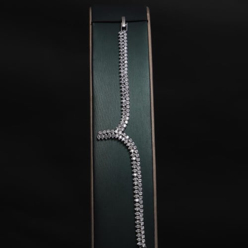 طقم نسائي فاخر مرصع بفصوص الزيركون