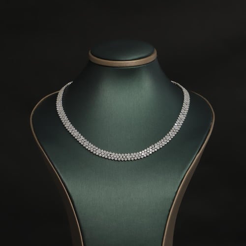 طقم نسائي فاخر مرصع بفصوص الزيركون