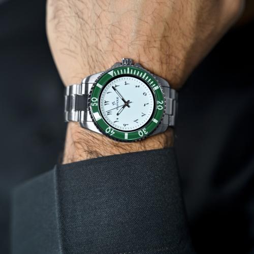 ساعة رجالية بسير ستيل بلون فضي و ارقام عربية