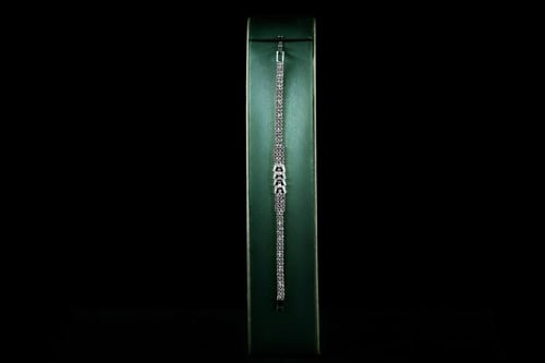 طقم نسائي فاخر مرصع بفصوص الزيركون