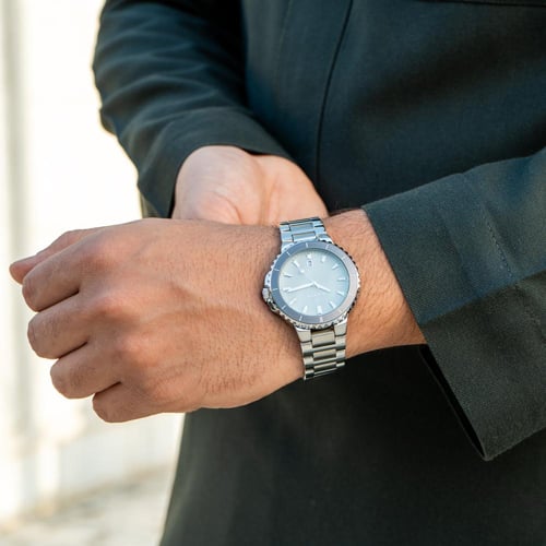 ساعة رجالية فضي بميناء أبيض - طابع عصري مميز)