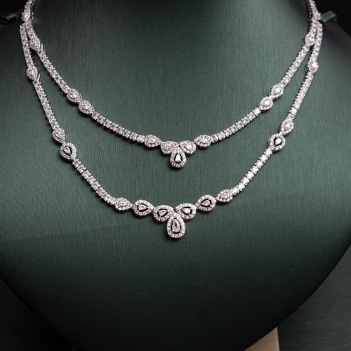 طقم نسائي فاخر مرصع بفصوص الزيركون