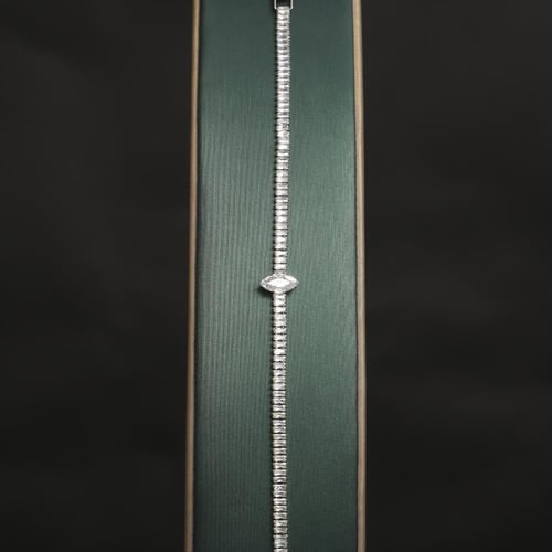 طقم نسائي فاخر مرصع بفصوص الزيركون