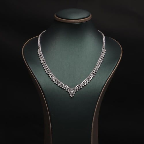 طقم نسائي فاخر مرصع بفصوص الزيركون