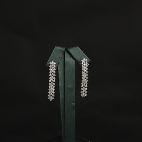 طقم نسائي فاخر مرصع بفصوص الزيركون