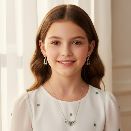 طقم أطفال بتصميم ناعم باللون الفضي