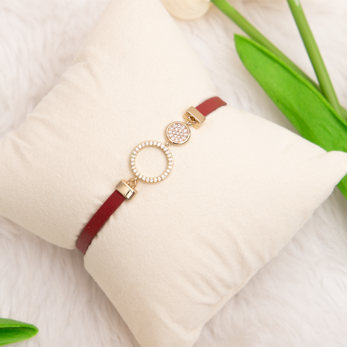 اسورة نسائية بالزركون باللون الذهبي مع شريط أحمر