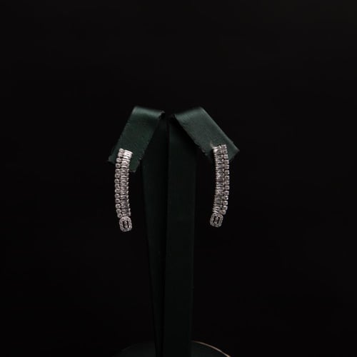 طقم نسائي فاخر مرصع بفصوص الزيركون