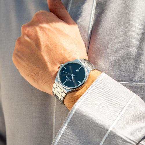 ساعة رجالية بسير ستيل فضي وميناء أسود – تصميم أنيق