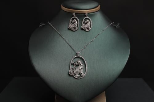 طقم نسائي انيق