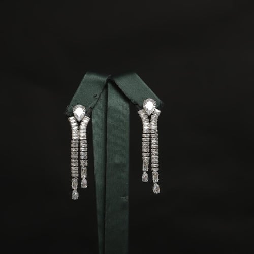 طقم نسائي فاخر مرصع بفصوص الزيركون