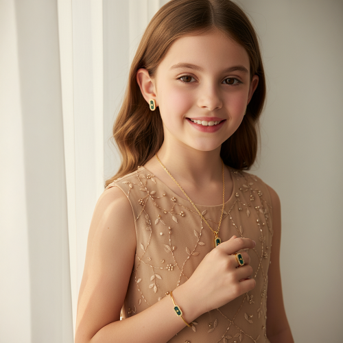 طقم أطفال بتصميم ناعم باللون الذهبي