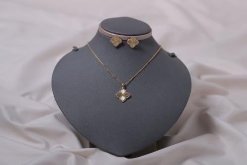 طقم نسائي انيق