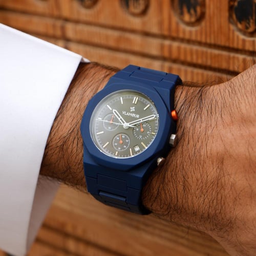 ساعة رجالية بسير الكربون