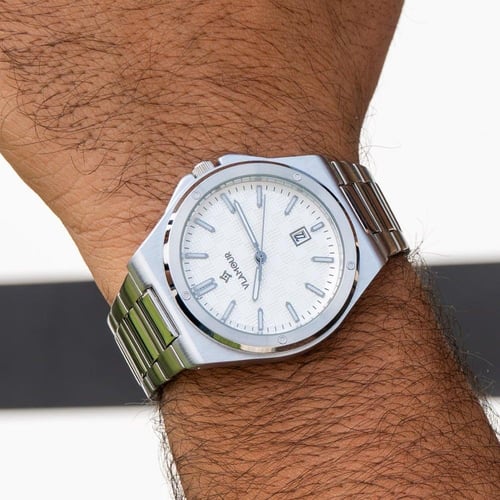 ساعة رجالية فضية بميناء أبيض - تصميم كلاسيكي