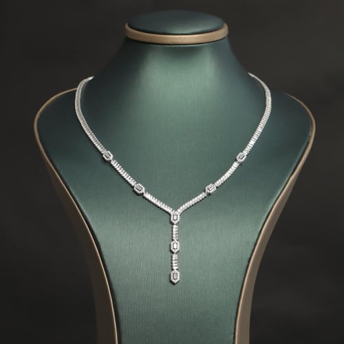 طقم نسائي فاخر مرصع بفصوص الزيركون