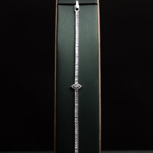 طقم نسائي فاخر مرصع بفصوص الزيركون