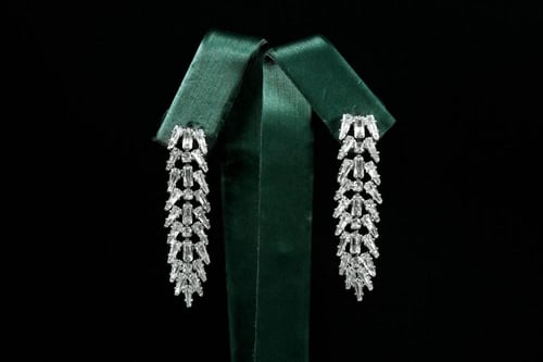 طقم نسائي فاخر مرصع بفصوص الزيركون