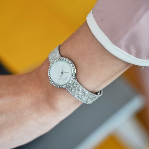 ساعة نسائية بسير ستيل بلون فضي