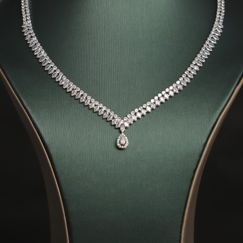 طقم نسائي فاخر مرصع بفصوص الزيركون