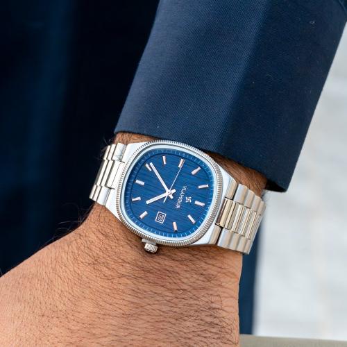 ساعة رجالية بسير ستيل فضي وميناء أزرق - تصميم كلاس...