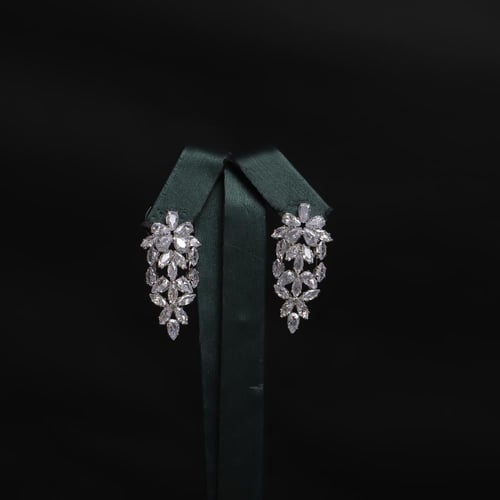 طقم نسائي فاخر مرصع بفصوص الزيركون