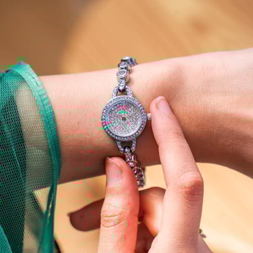 ساعة فصوص نسائية ستيل بلون فضي