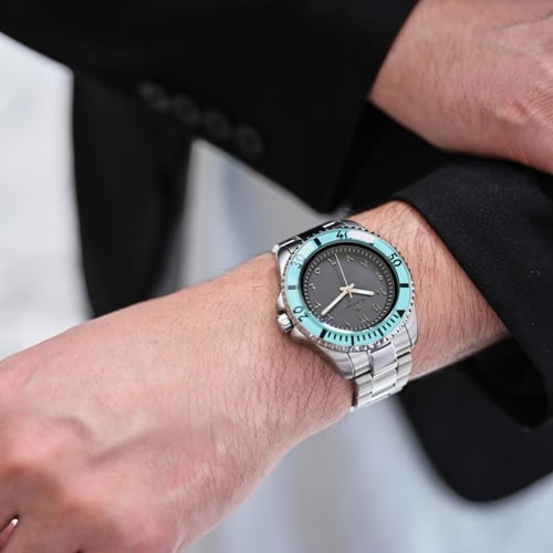 ساعة رجالية بسير ستيل بلون فضي و ارقام عربية