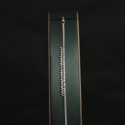 طقم نسائي فاخر مرصع بفصوص الزيركون