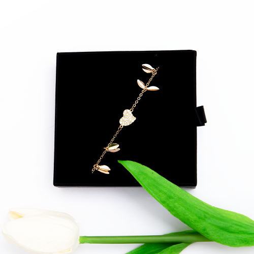 اسورة نسائية مرصعة بالزركون باللون الذهبي