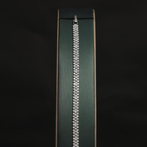 طقم نسائي فاخر مرصع بفصوص الزيركون