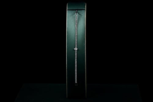 طقم نسائي فاخر مرصع بفصوص الزيركون