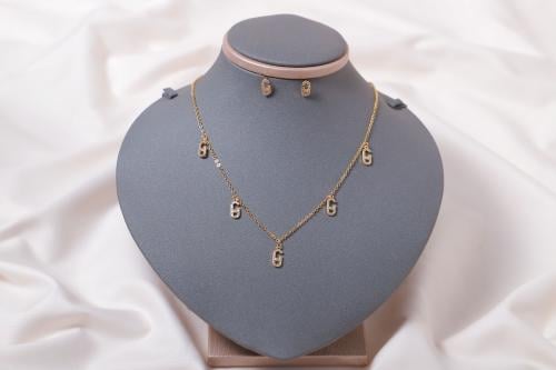 طقم نسائي انيق