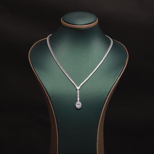 طقم نسائي فاخر مرصع بفصوص الزيركون