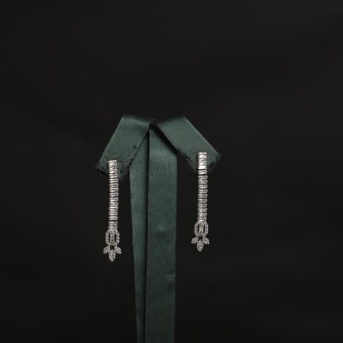 طقم نسائي فاخر مرصع بفصوص الزيركون